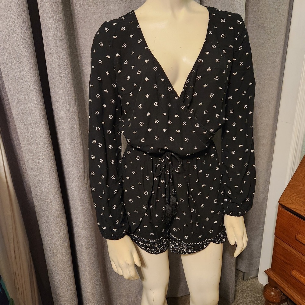 Hollister‎ Black Floral Criss Cross V Neck Romper Long Sleeves Boho Chic Sz S